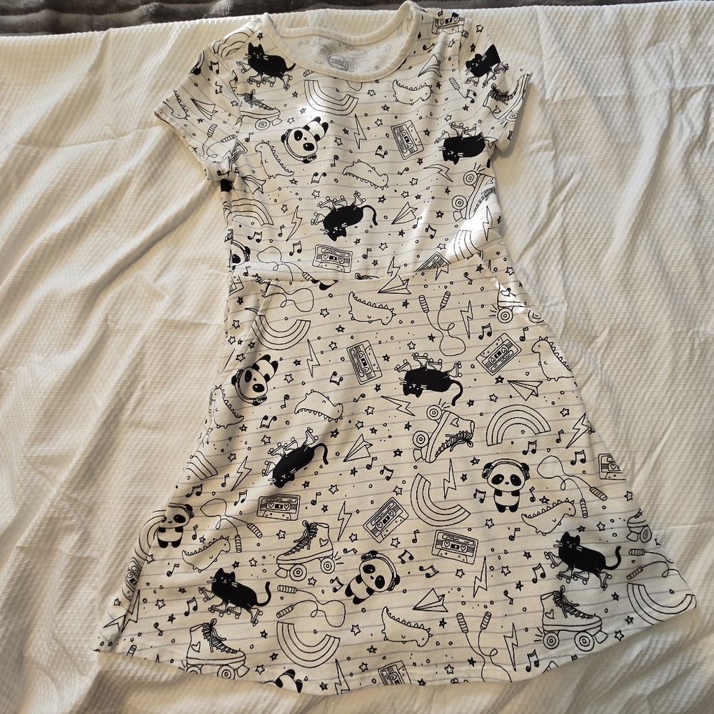 Dress with Black Playful Patterns with Pockets